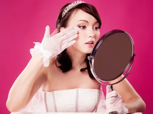 bride with a mirror