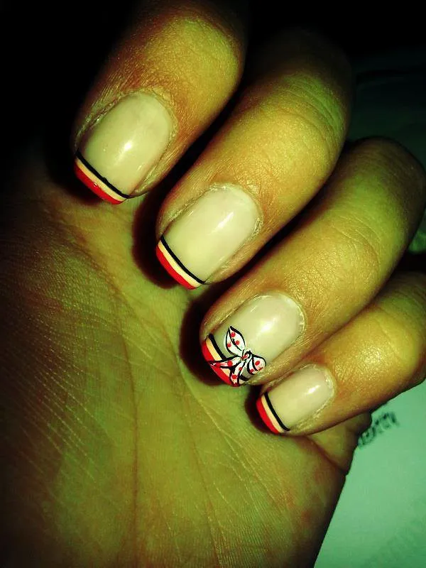 black nail manicure