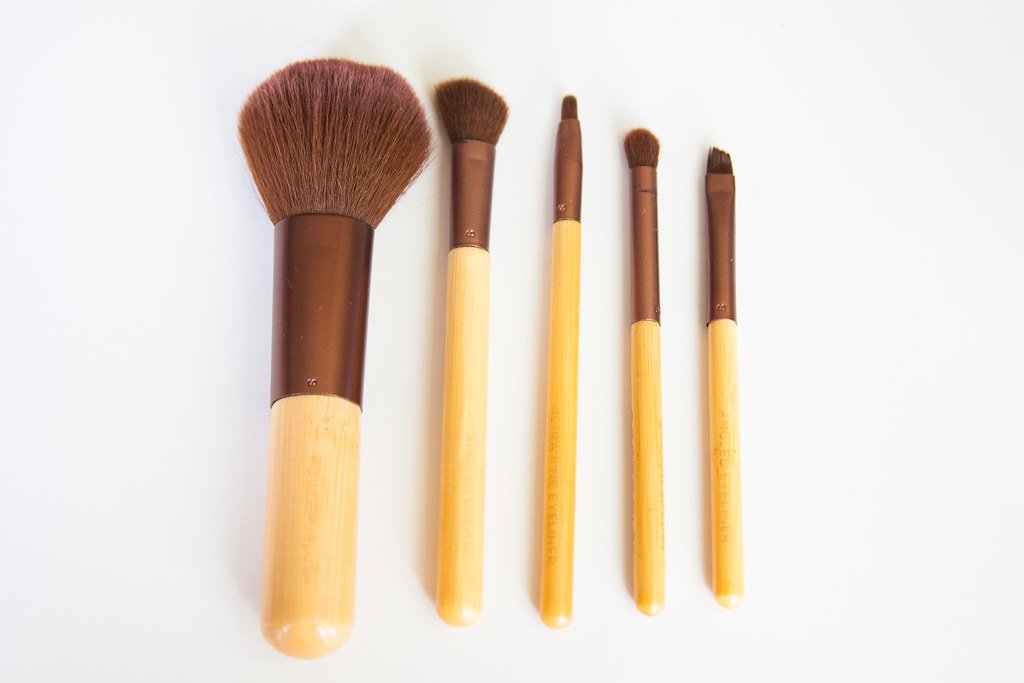 set of makeup brushes