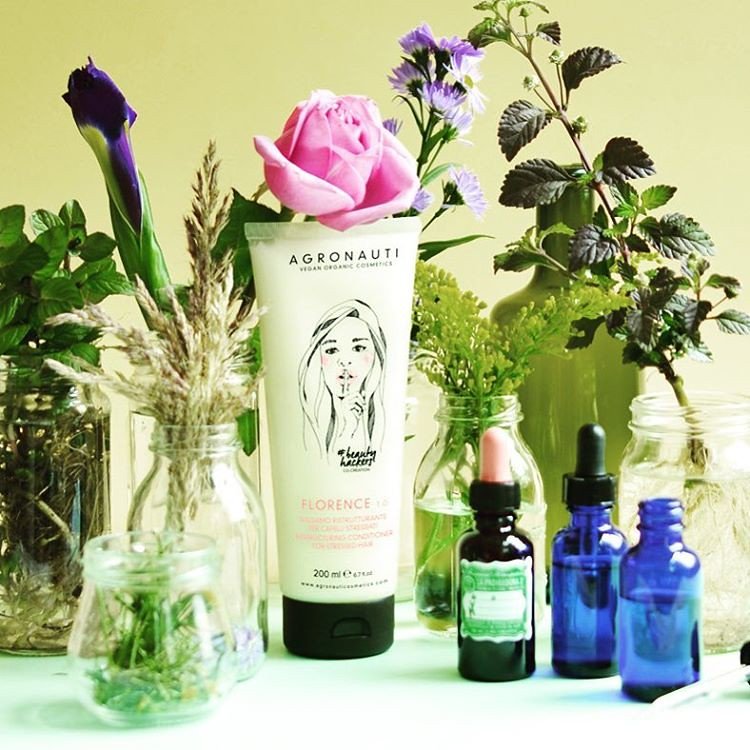Florence non vede l'ora di conoscervi e nemmeno noi di presentarvela! Il prossimo week end iniziamo il nostro giro italiano... ci vediamo in negozio! Dove? 👉QUI: 05/11/16 TORINO Legame Naturale Shop, il 12/11 a POGGIBONSI (FI)  da Bio&Makeup,