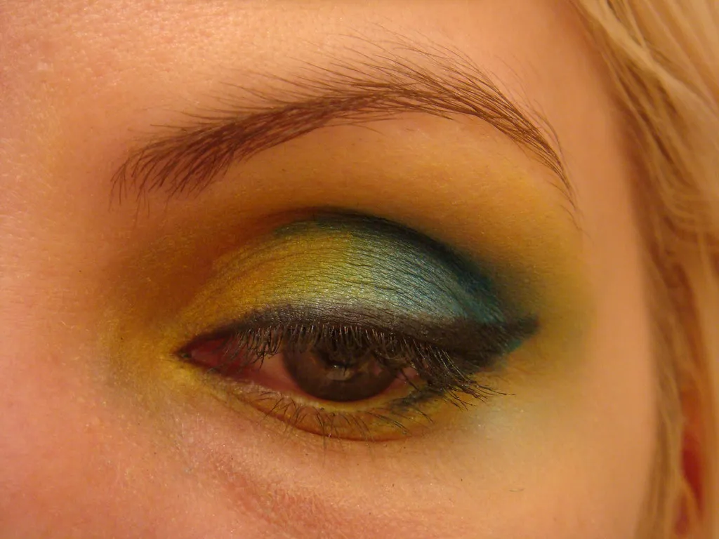 Blue/yellow shadow {down}