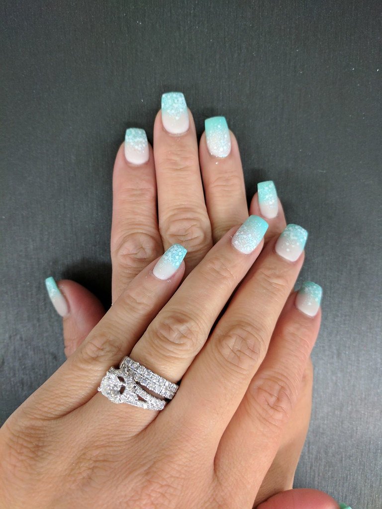 kiara_sky_nail_art_dip_powder_ombre_blue_pink