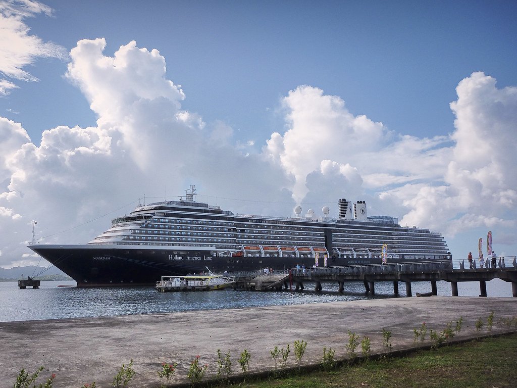 Holland America Noordam Circa 2009