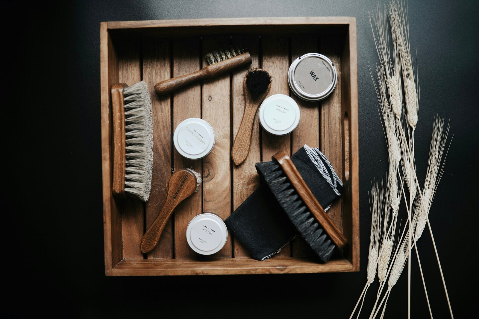 brown and black brush
