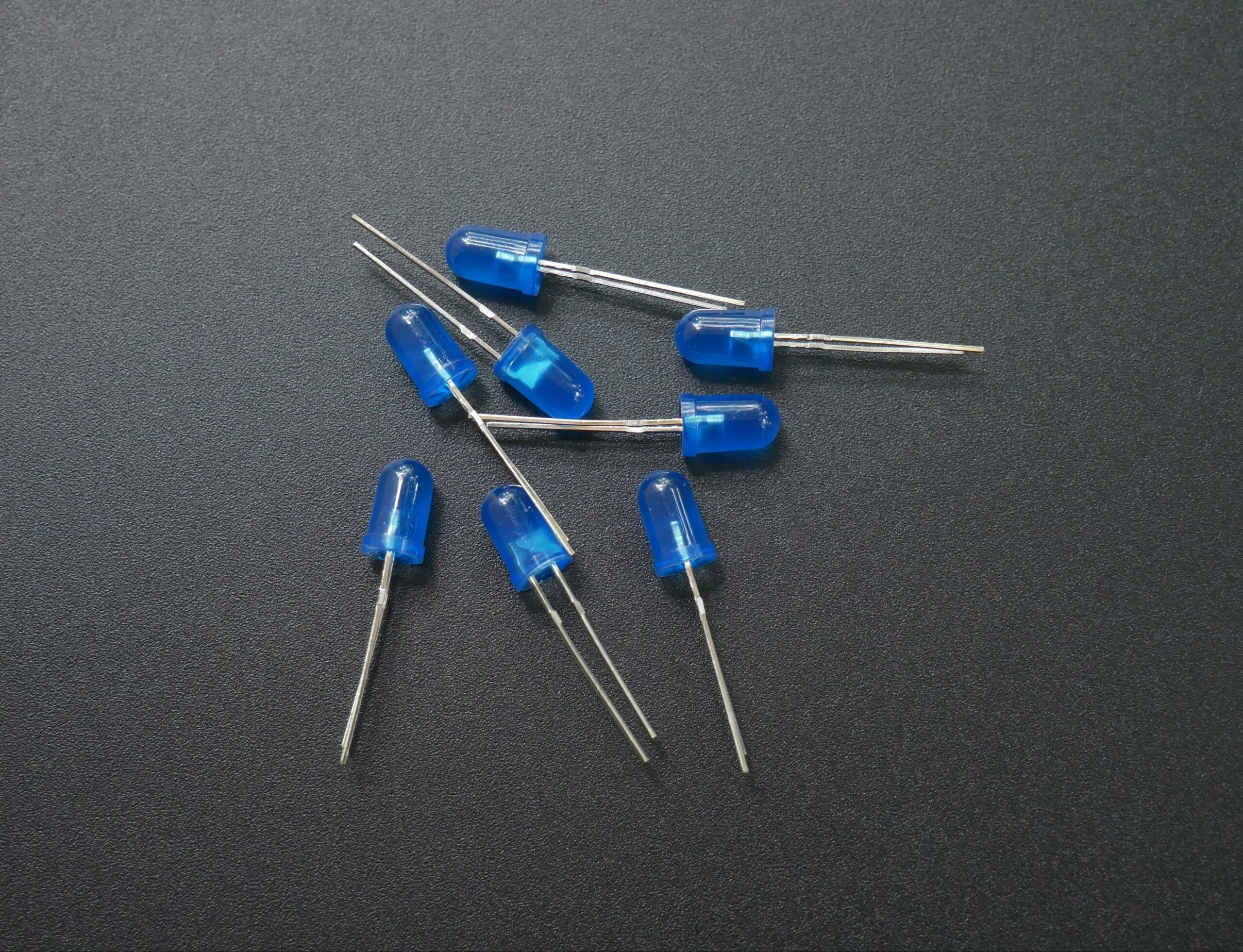 a group of blue capacitors sitting on top of a table