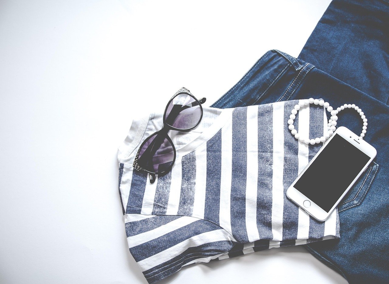 clothing, fashion, summer, nature, woman, lifestyle, denim, jeans, blue jeans, sunglasses