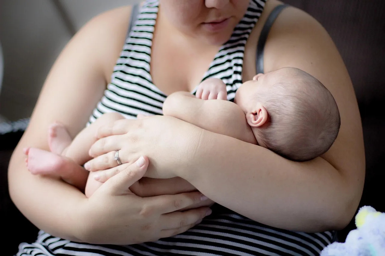mother, baby, woman, child, little, newborn baby, cradle, happy mothers day, carry, motherhood, parent, parenthood, love, mom, newborn, mum